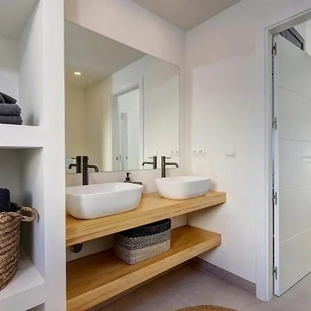 Diez In Spacious Balcony And Sea View Appartamento